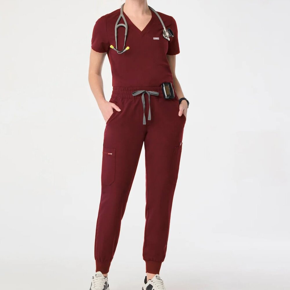 FIGS WOMEN BURGUNDY SCRUB SET